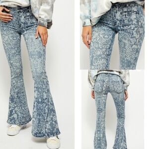 We The Free Free People Dream Lover Jeans Twenty-Four 24 Flare Inseam 31in